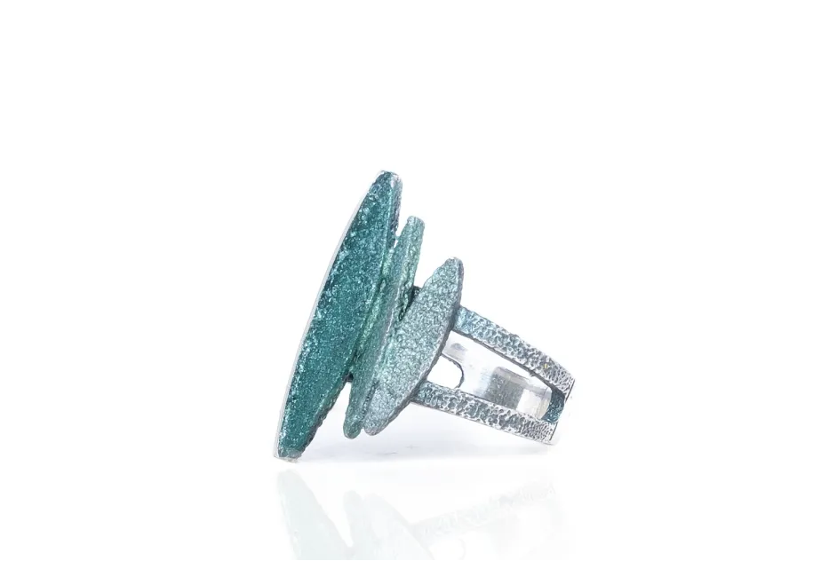 Anillo Lara verde, plata con pigmentos naturales