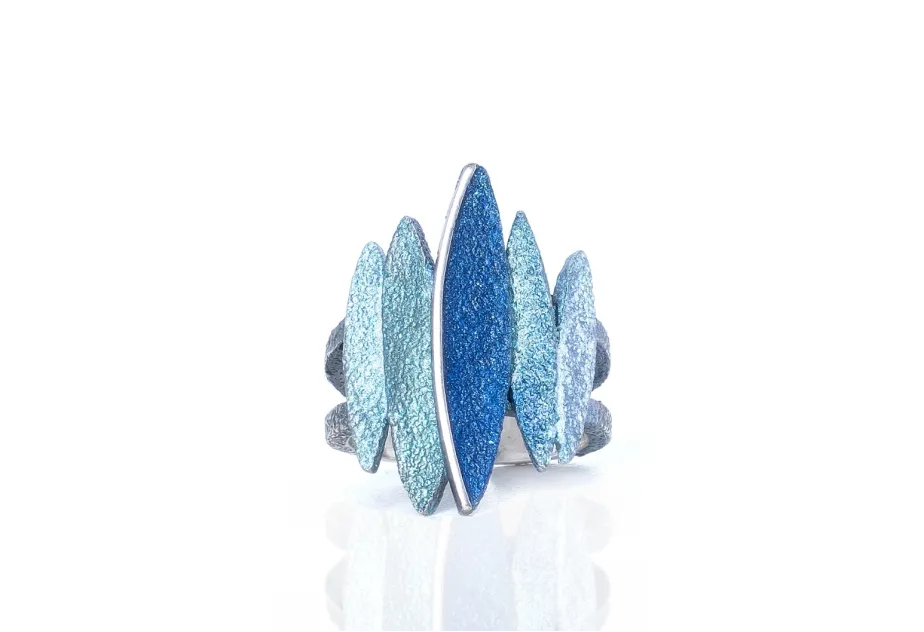 Blauer Ring Lara, Sterlingsilber mit natürlichen Pigmenten