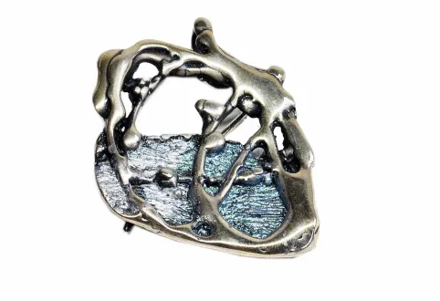 Broche surrealista gris-blanc