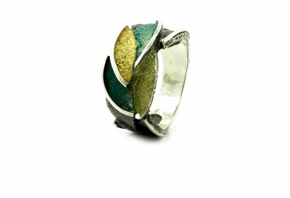 Eire green ring