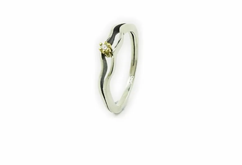 Ring Safí, Silber mit Diamant in Goldfassung