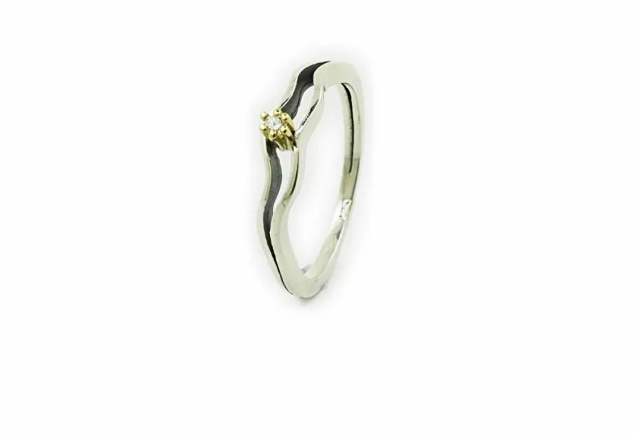 Ring Safí, Silber mit Diamant in Goldfassung