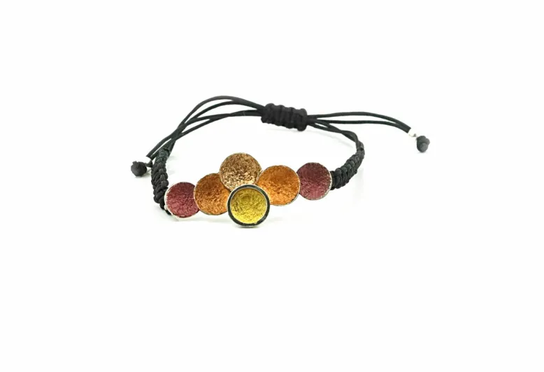 Singular ochre macramé bracelet