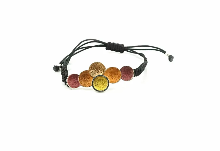 Singular ochre macramé bracelet