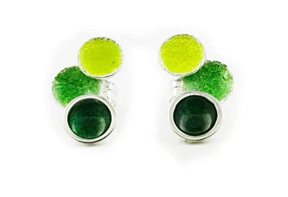 Singular green 3 round earring 