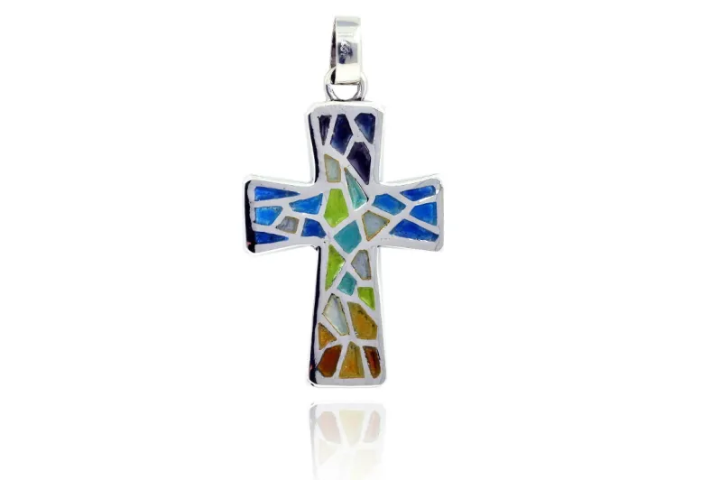 Lateinisches Kreuz aus Buntglas