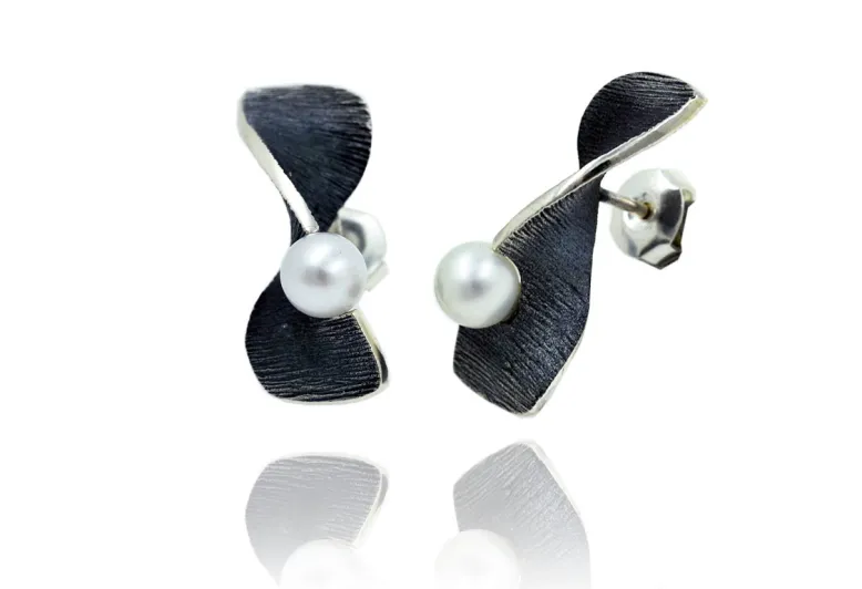 Moebius earring