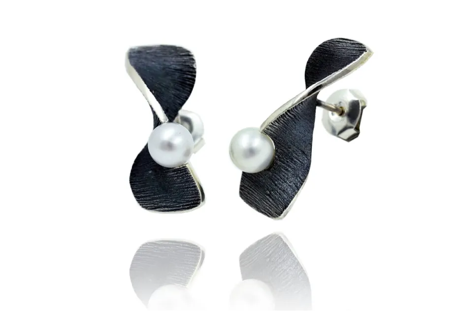Moebius earring