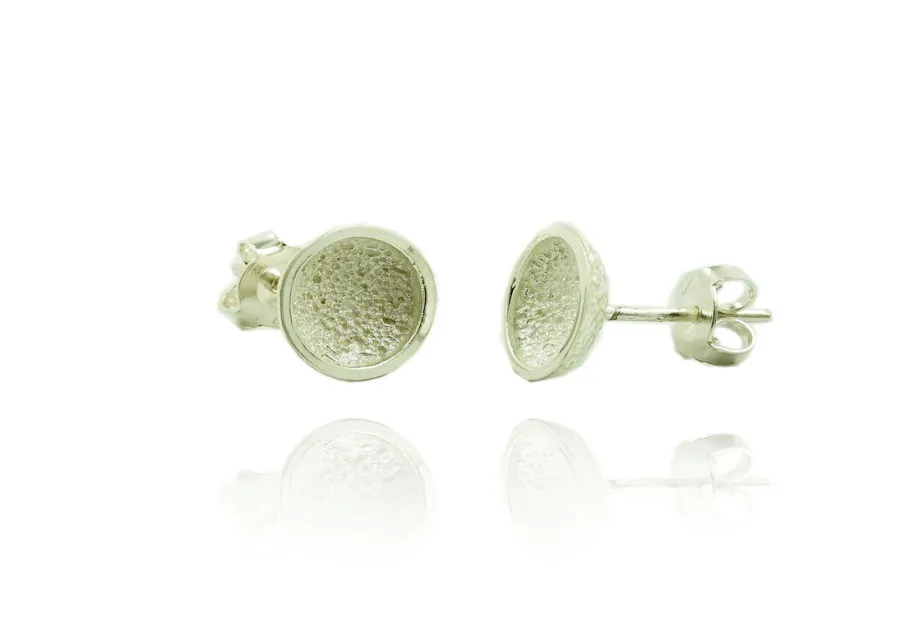Singular little 1 round earring