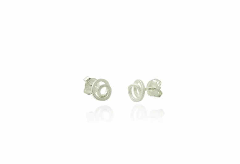 Zoom round little earring