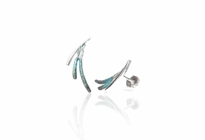 Dynamic blue little earring