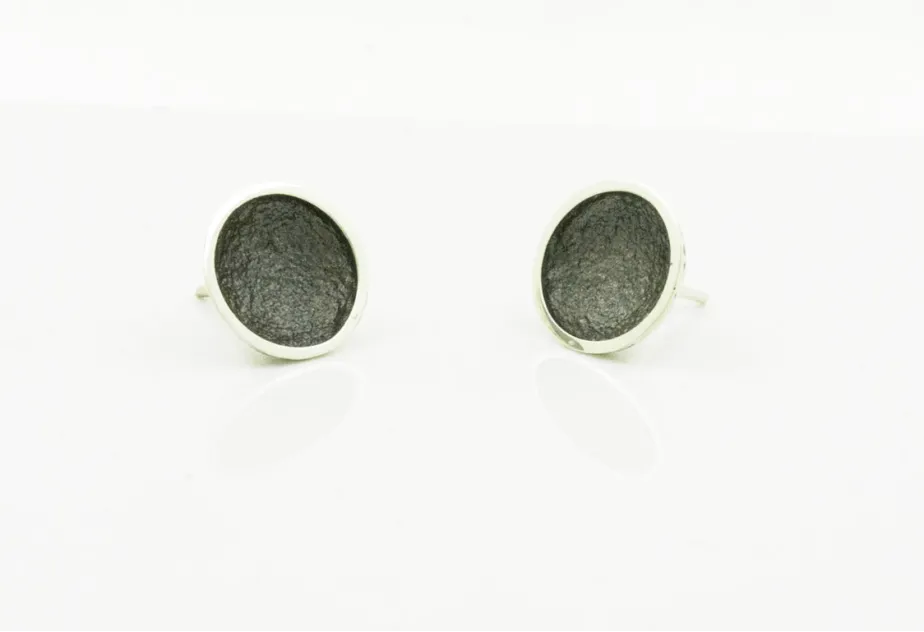 Pendientes Singular Medianos Grises