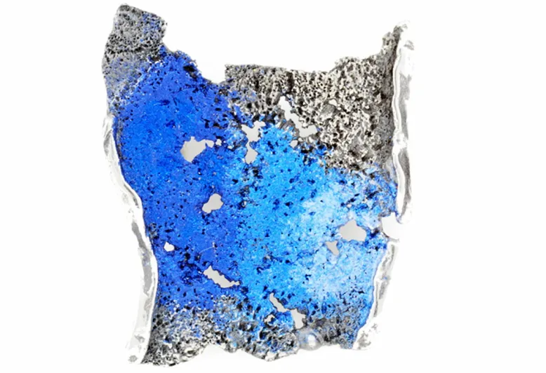 Big electric-blue Intenzza pendant