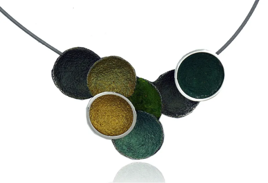 Singular green big pendant
