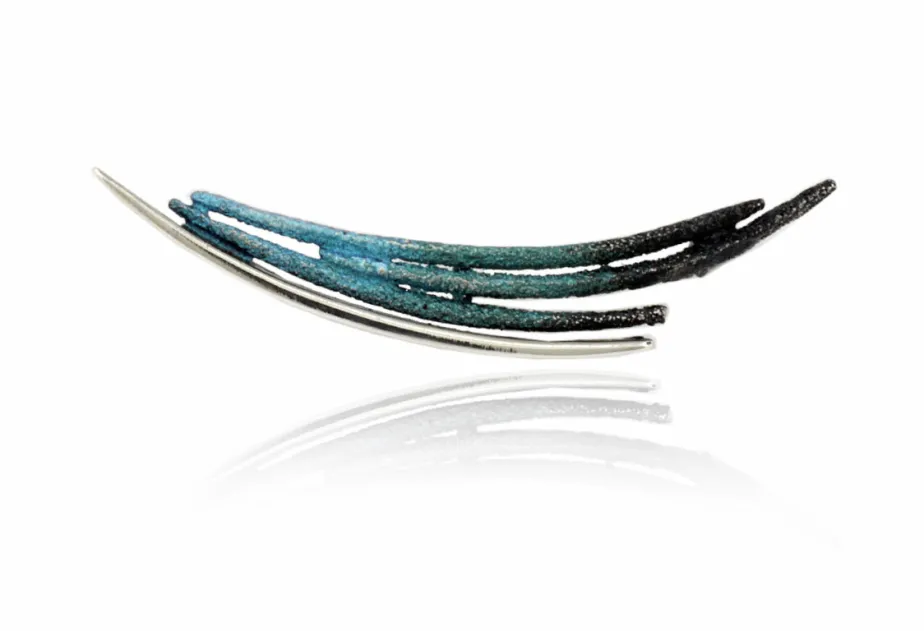 Dynamic blue pendant