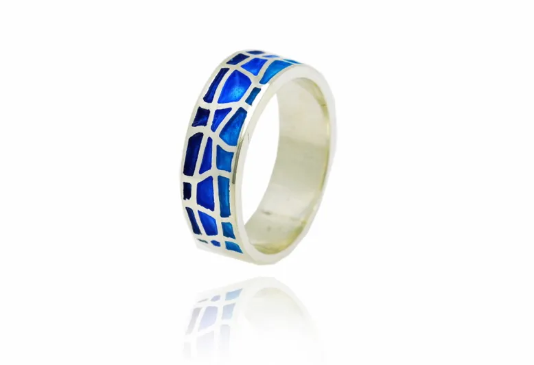 Ring blue