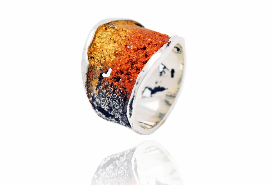 Kleiner ockerfarbener Ring Intenzza