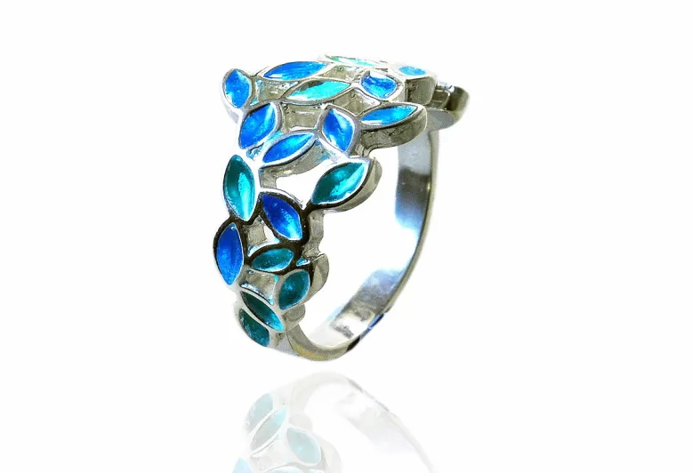 Anillo hojas pinnada azul