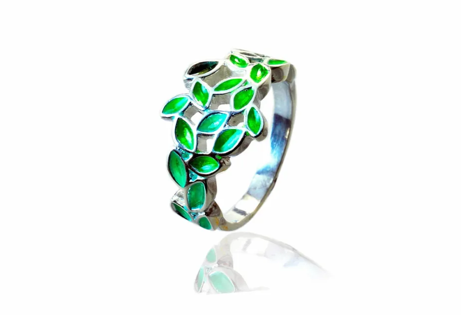 Pinnada green ring