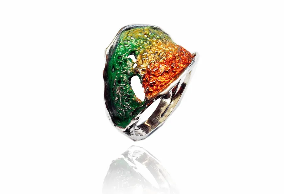 Anillo hoja textura verde-ocre