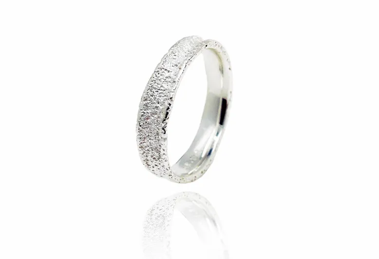 Desert white ring