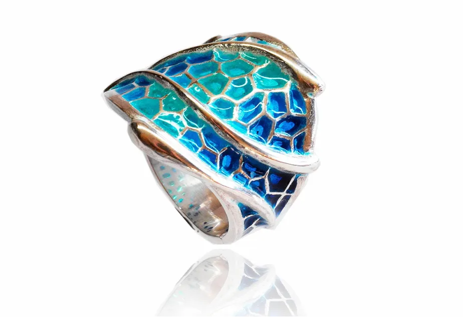 Anillo trencadís azul calado lineas pulidas