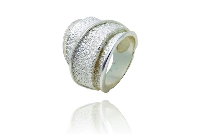 Troia white ring 