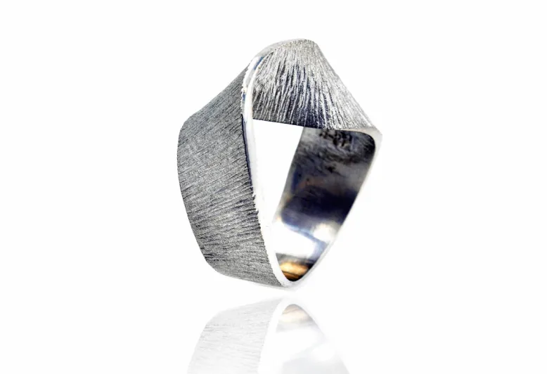 Anillo Moebius Grande