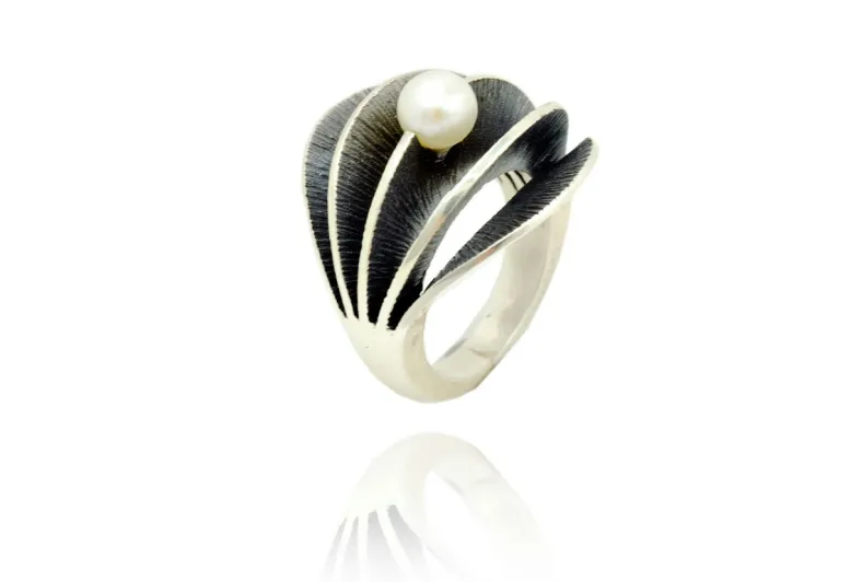 Anillo Trova grande perla