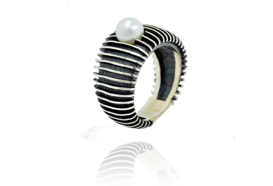 Cleo pearl ring
