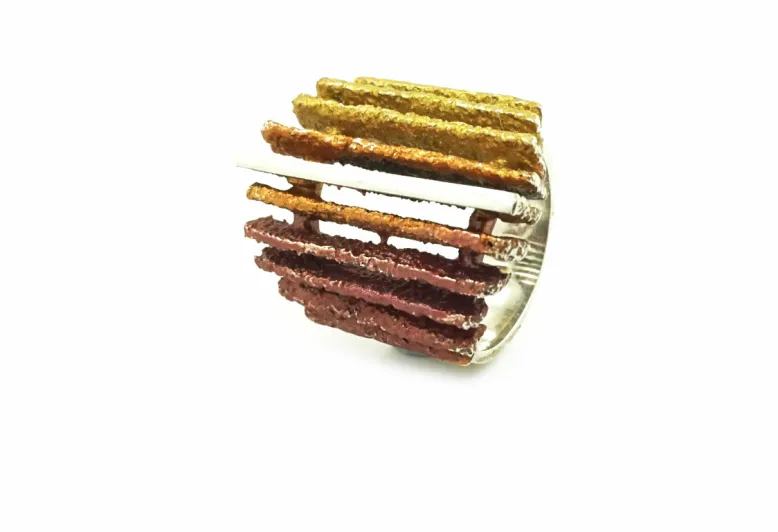 Junc ochre big ring