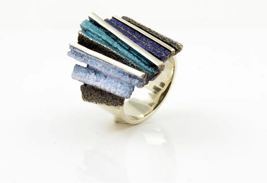 Dana blue big ring