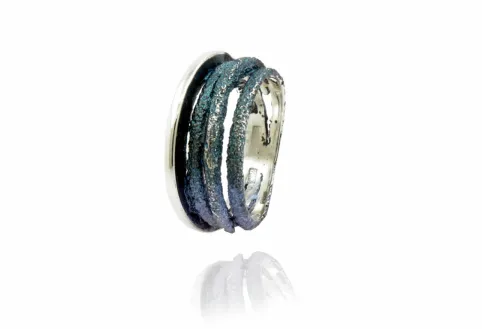 Dynamic blue little ring