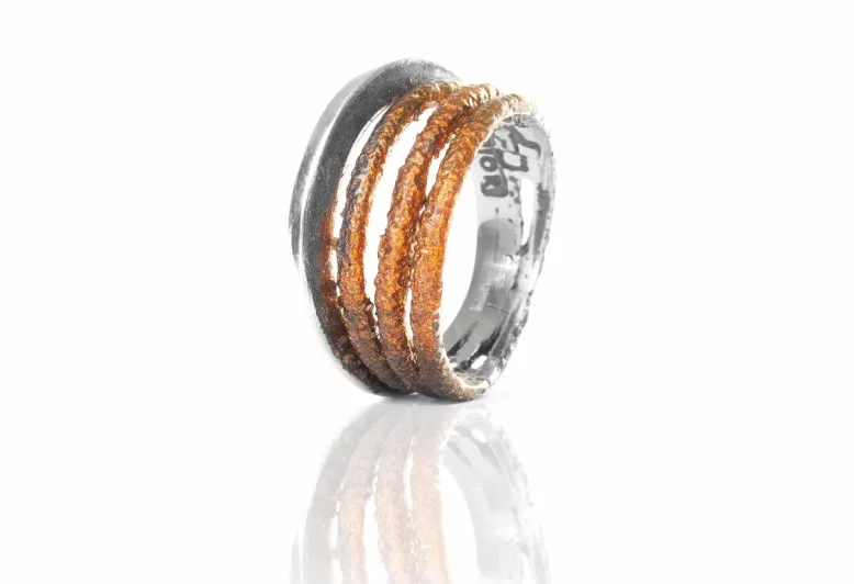 Anillo Dynamic Pequeño Ocre
