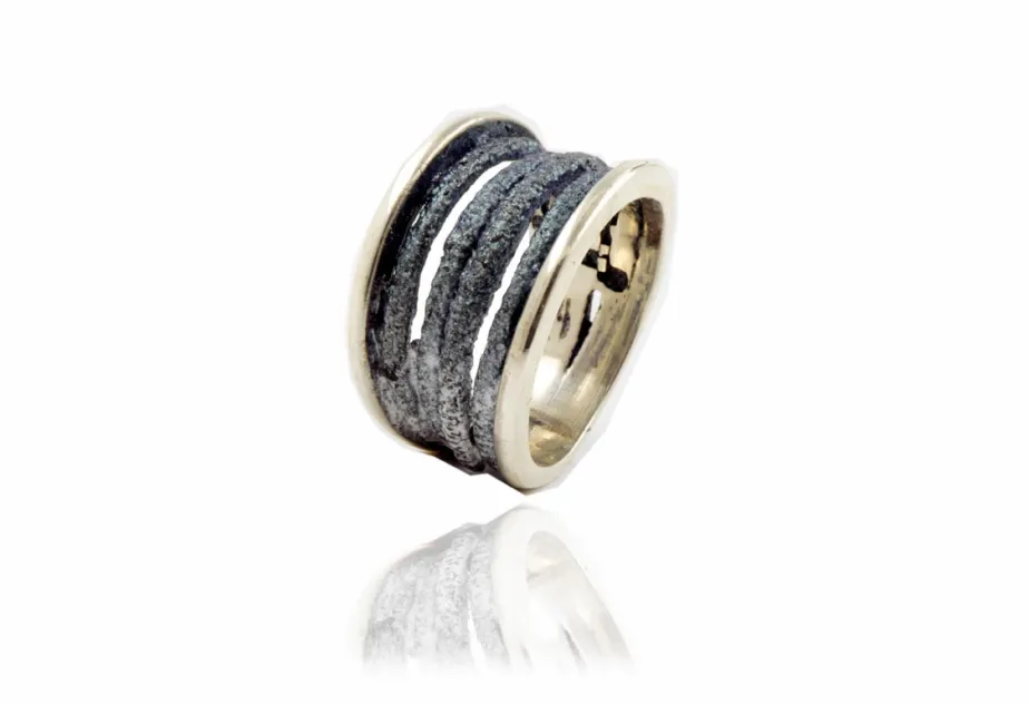 Großer grauer Ring Dynamic