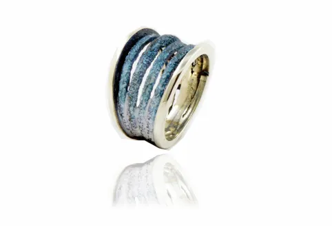 Großer blauer Ring Dynamic