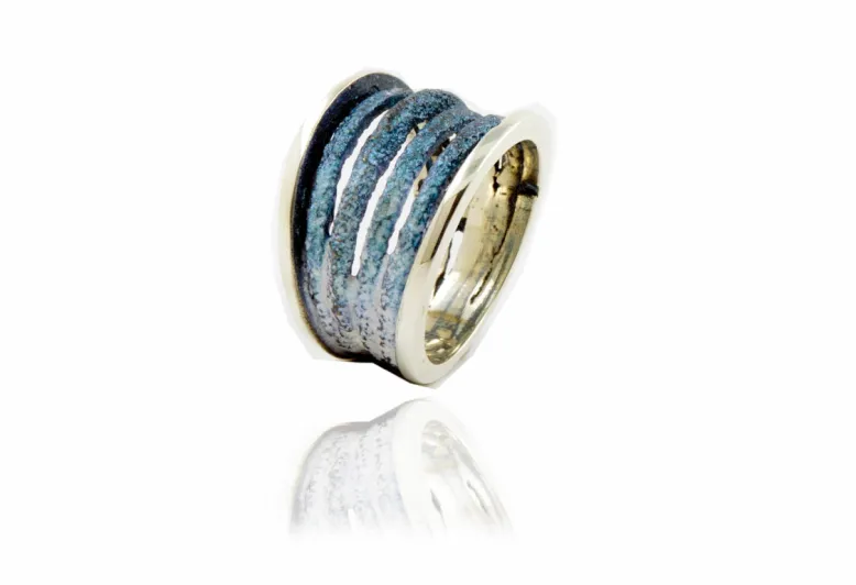 Großer blauer Ring Dynamic