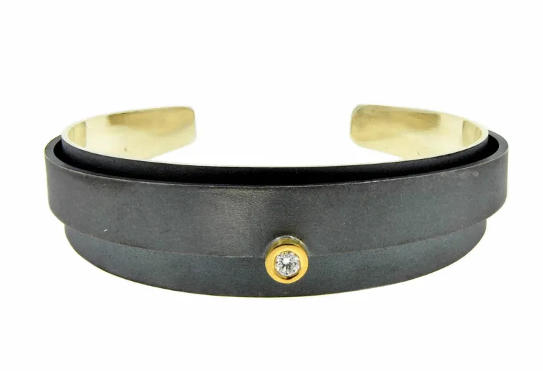 Manat bracelet