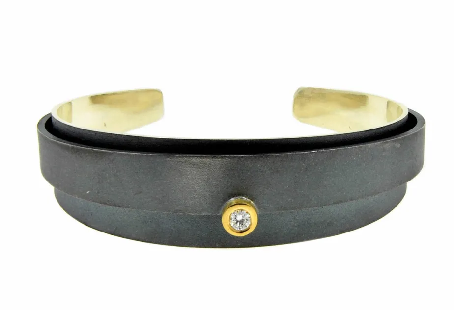 Manat bracelet