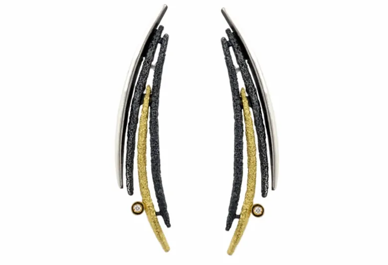 Dynamic big earring