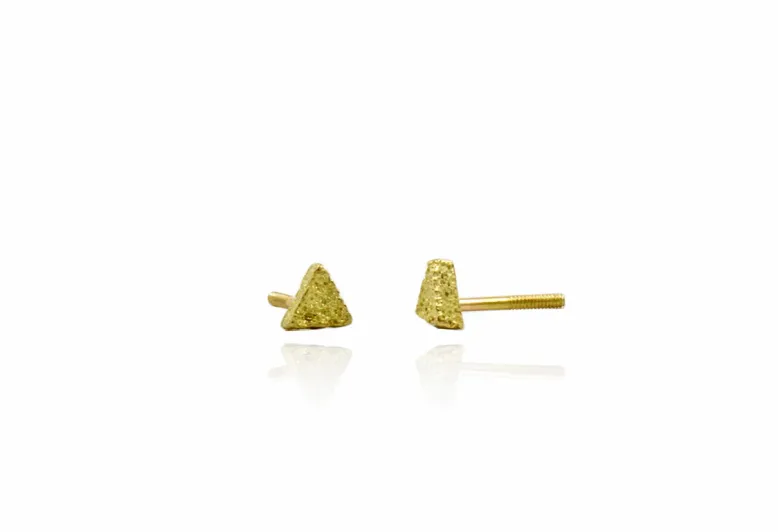 Pendientes pequeños triangulares