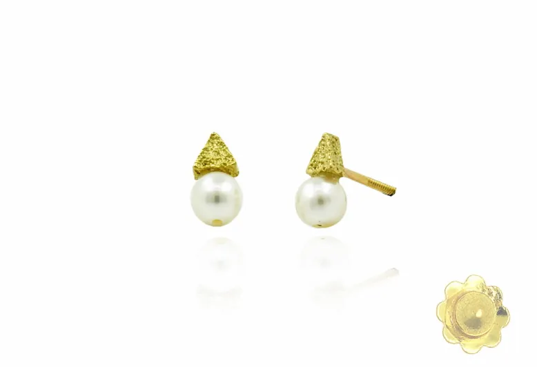 Toy Triangle pearl little earring