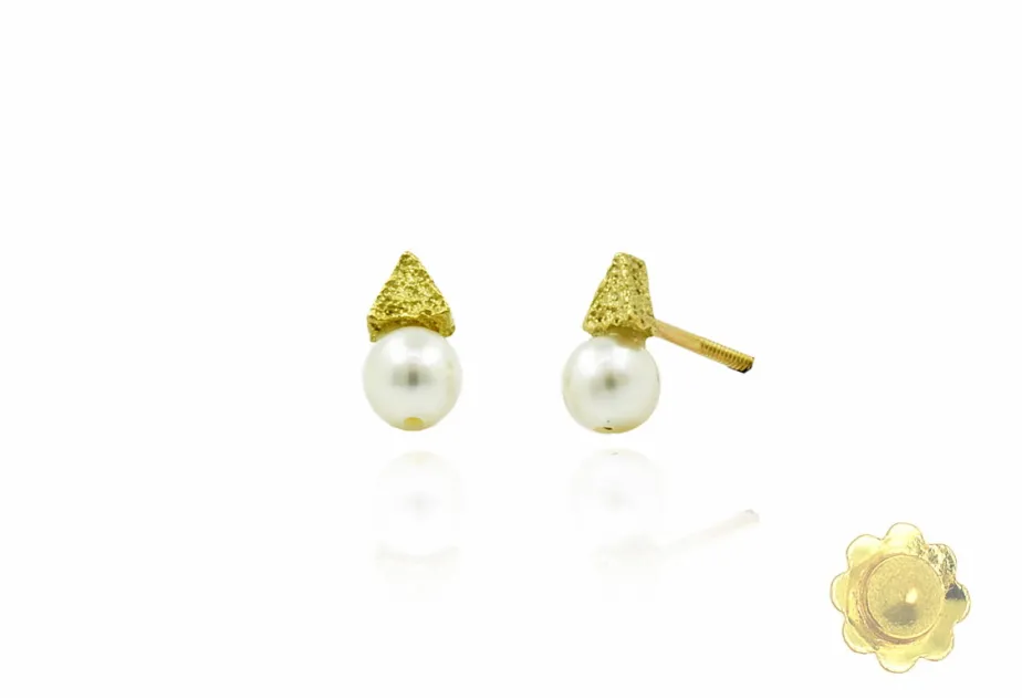 Toy Triangle pearl little earring