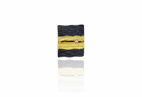 Großer Anhänger Delta; Diamant, Silber und Gold