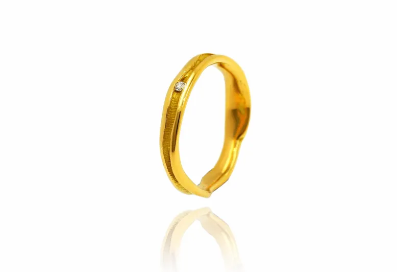 Anillo Saldui de oro con diamante