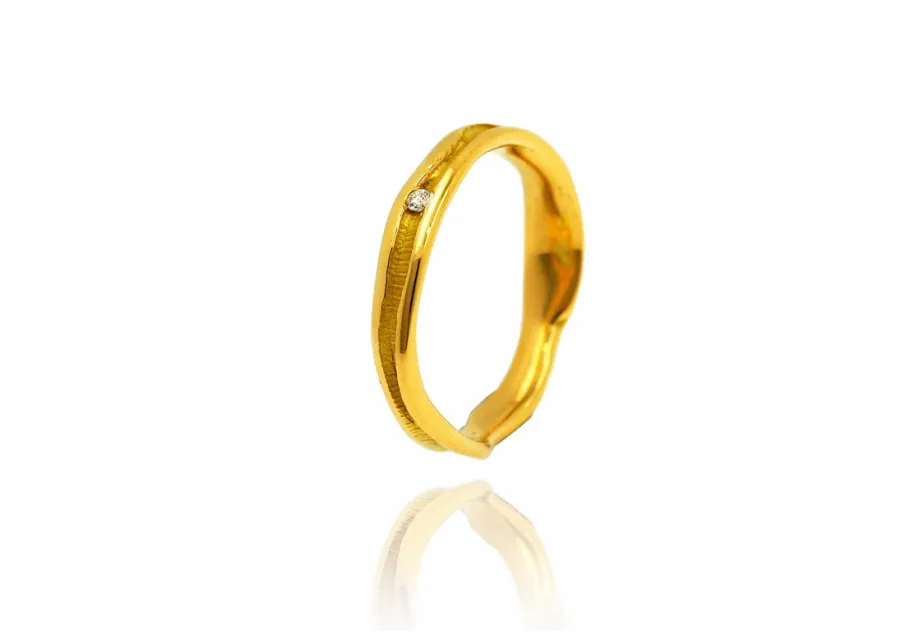 Anillo Saldui de oro con diamante
