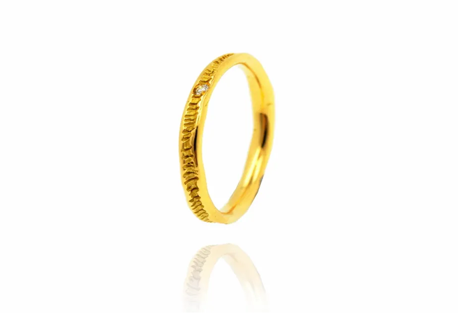 Anillo estrecho Iria de oro con diamante
