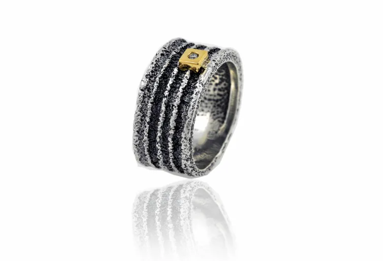 Anillo Geo cuadrado or+br alianza plana linias