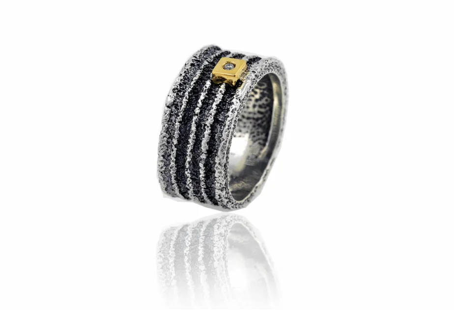 Anillo Geo cuadrado or+br alianza plana linias