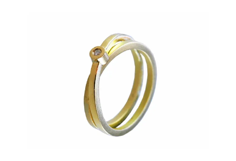 Goldring Arale mit Diamant in runder Fassung